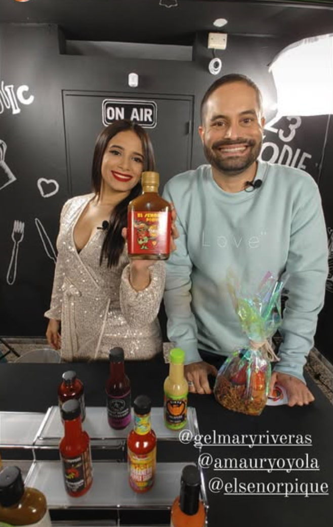 El Señor Pique en un evento en vivo